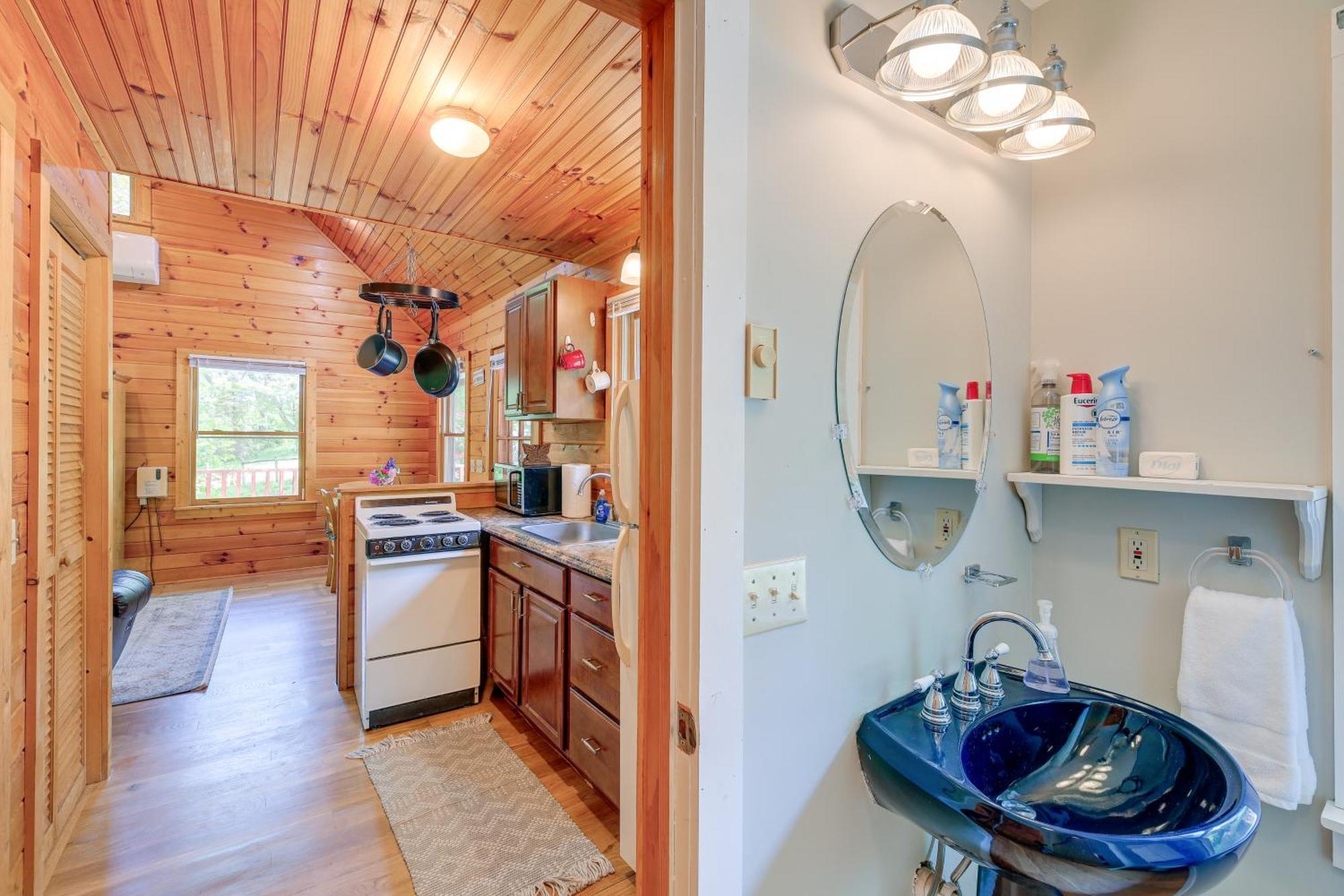 Quaint Blue Ridge Cabin Rental With On-Site Stream! Sparta Exteriör bild