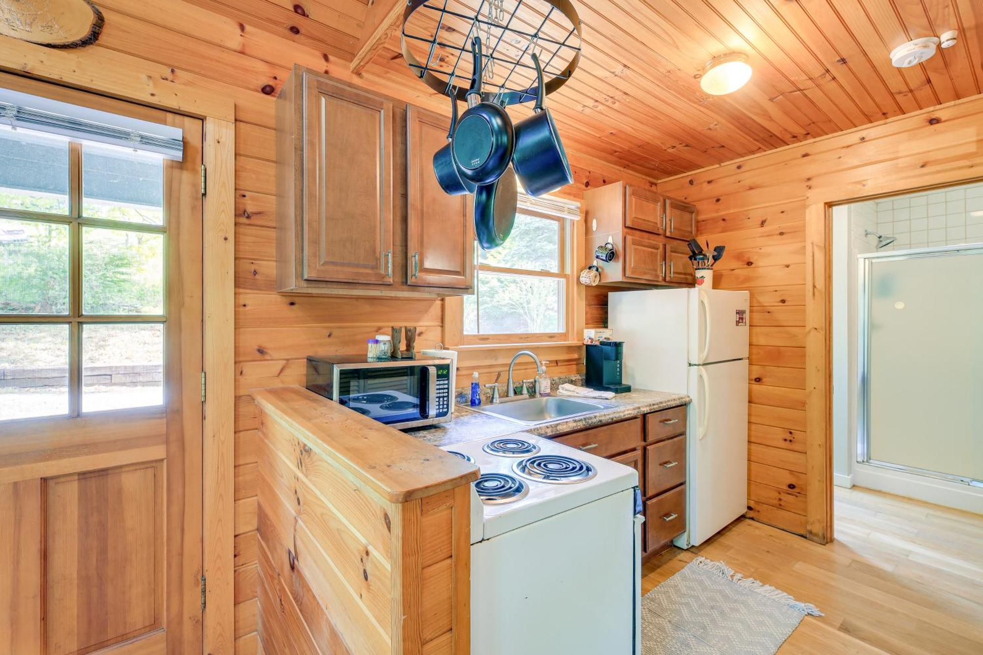 Quaint Blue Ridge Cabin Rental With On-Site Stream! Sparta Exteriör bild